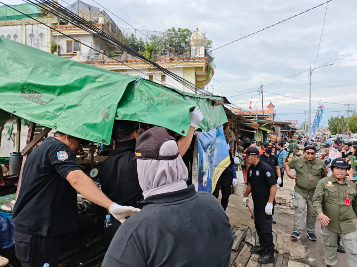 Pegawasan Pemkot Lemah, Lapak Pedagang kembali Menjamur di Trotoar Kawasan Pasar Rawa Indah