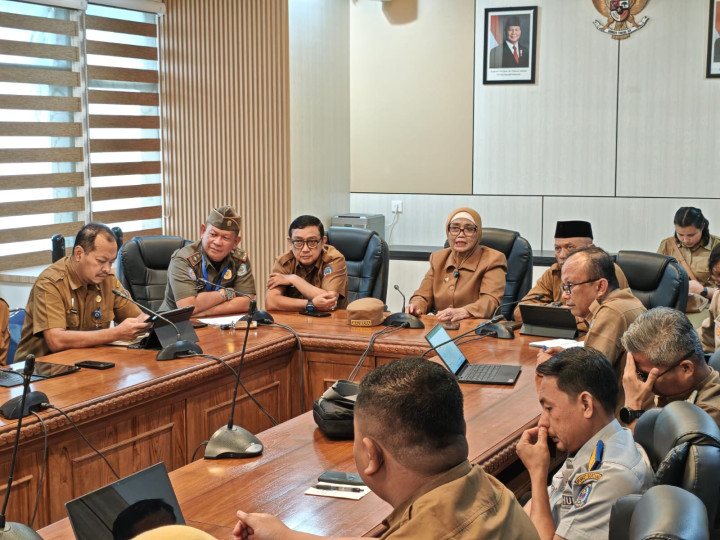 Penertiban Bangunan Liar di Loktuan; DPM-PTSP Bontang Edukasi Warga Soal Aturan