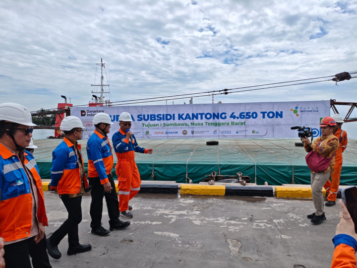 Pupuk Kaltim Kirim 4.650 Ton Pupuk Subsidi untuk Petani di NTB, HET Turun 20 Persen