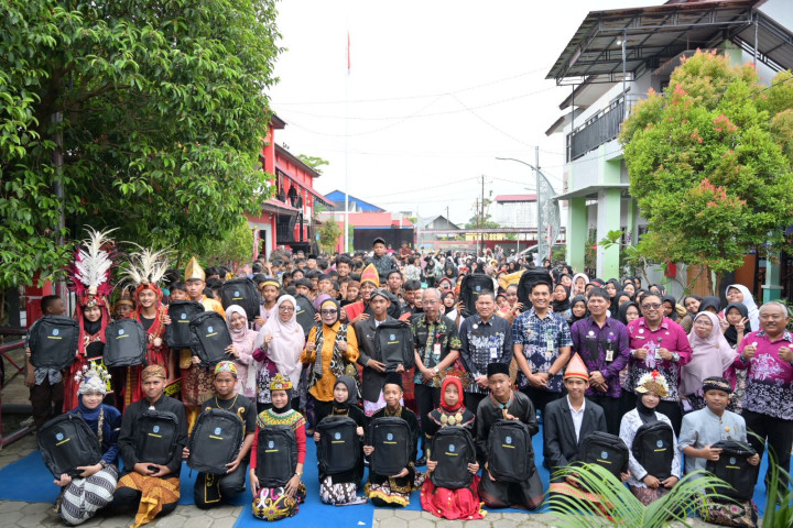 Wali Kota Bontang Hadiri Puncak Bulan Bahasa di SMPN 7, Ajak Siswa Cintai Literasi dan Budaya