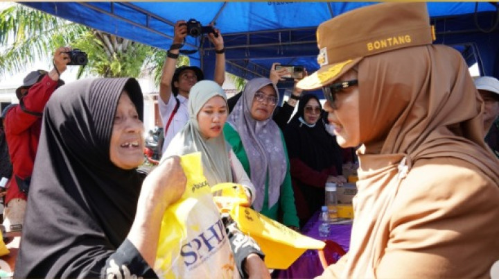 Wali Kota Neni Pantau GPM: Harga Terjangkau, Warga Antusias Serbu Bahan Pangan