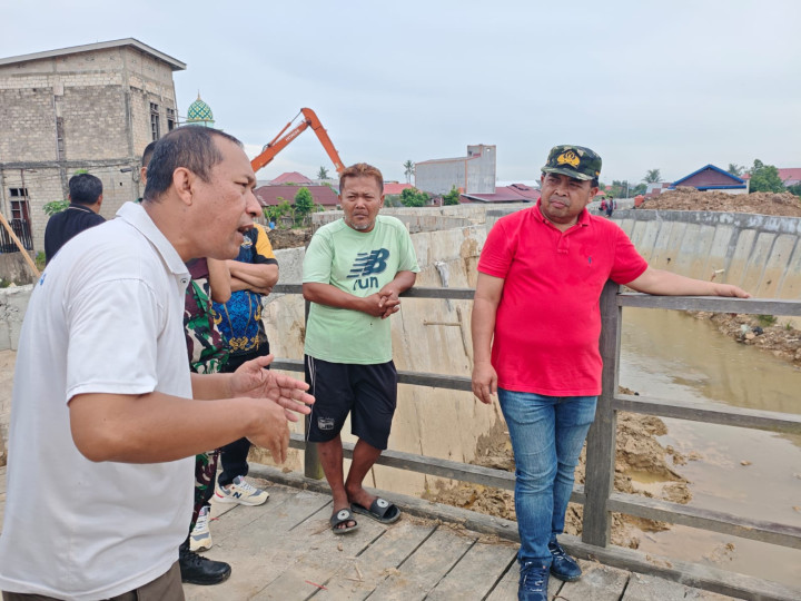 Wawali Bontang Sidak Proyek Turap Jalan Tenis, Minta Kontraktor Kebut Pekerjaan
