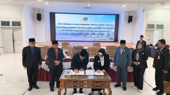 Pemkot Coret Rp 900 Miliar Belanja Daerah Tahun Depan; APBD 2026 Disahkan Rp 1,9 Triliun
