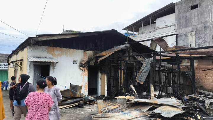 Penyebab Kebakaran di Berebas Pantai Diduga Korsleting Listrik; 2 Bangunan Terbakar