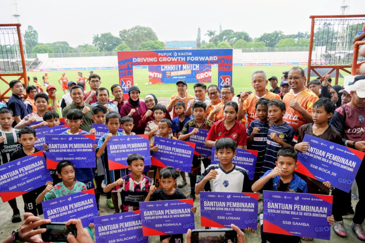 Semangat HUT Ke-48, Pupuk Kaltim Gelar Coaching Clining dan Charity Match Bersama Borneo FC