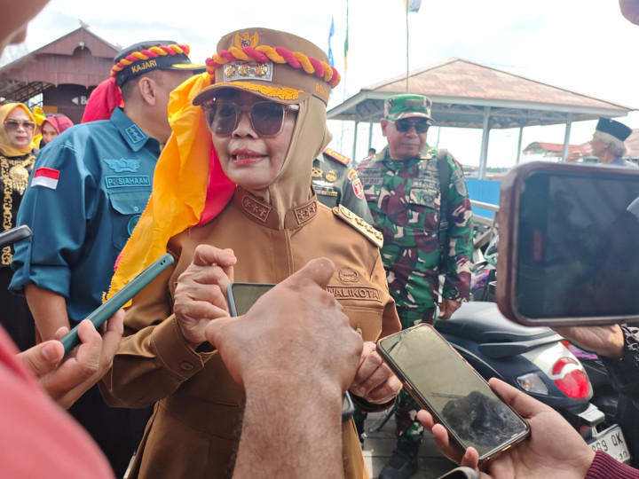 Warga Diminta Sabar, Pemkot Janji Selesaikan Persoalan Akses Utama Bontang Kuala yang Terendam Banjir Rob