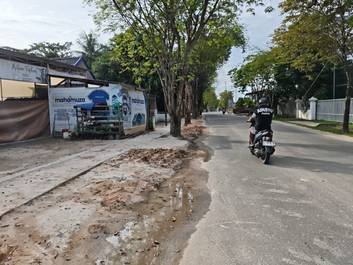 Proyek Drainase di Awang Long Rp 2 Miliar Rampung 100 Persen; Trotoar Belum Dibangun