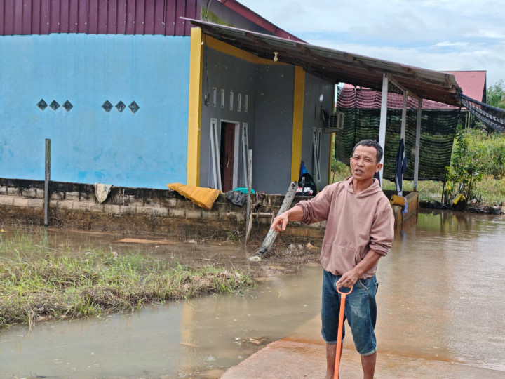 Proyek Drainase di Kelurahan Kanaan Molor, Bikin Rumah Warga Kebanjiran