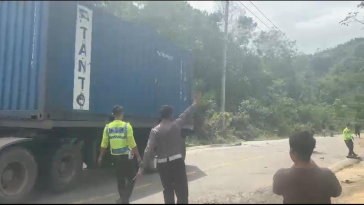 Setelah Lumpuh 8 Jam, Jalan Poros Bontang - Samarinda kembali Normal