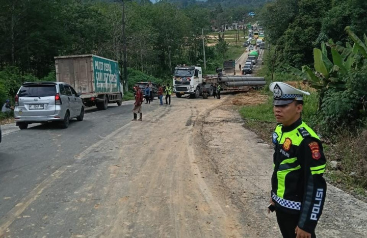 Truk Melintang Berhasil Dievakuasi, Akses Poros Samarinda-Bontang kembali Normal