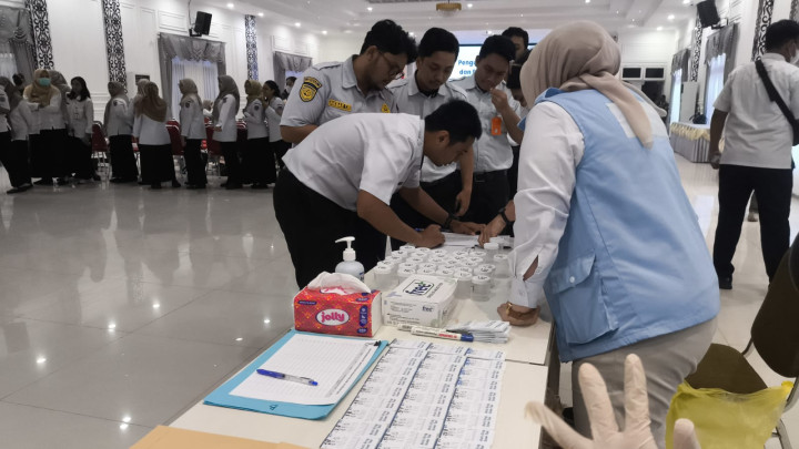 Di tengah Sosialisasi Pelatihan Dasar di Pendopo; Ratusan CPNS Mendadak Dites Urine