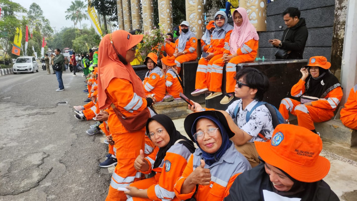 Gaji Petugas Kebersihan Bontang Menunggak; Pegawai Mengeluh Iuran Rumah dan Hari-hari Keteteran