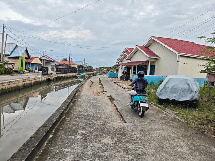 Jalan Longsor di RT 15 Tanjung Laut Indah Makin Parah, Warga Khawatir Ambrol
