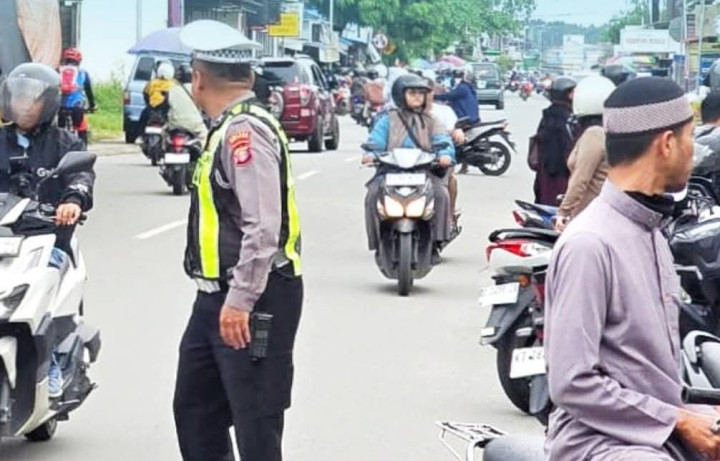 Polisi di Bontang Sudah Pakai Hand Heald, 50 Pengendara Terekam Tak Pakai Helm
