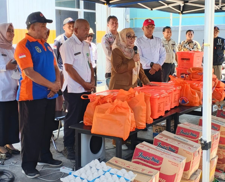 12 Paket Bantuan BPBD Disalurkan untuk Warga Terdampak Kebakaran di Berbas Tengah