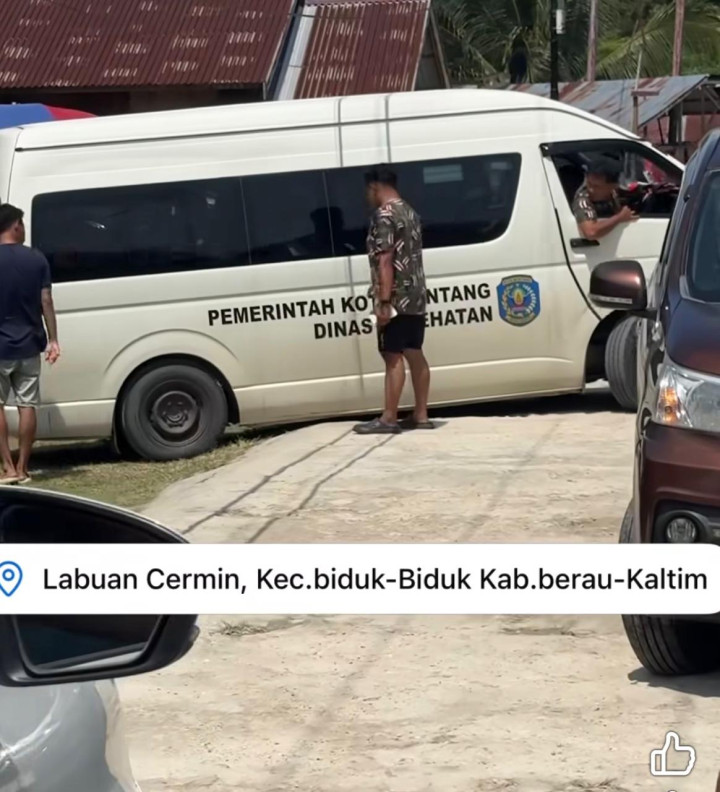 Tak Ada Agenda Dinas; 2 Mobil Plat Merah Milik Dinkes Bontang 'Nangkring' di Labuan Cermin Berau