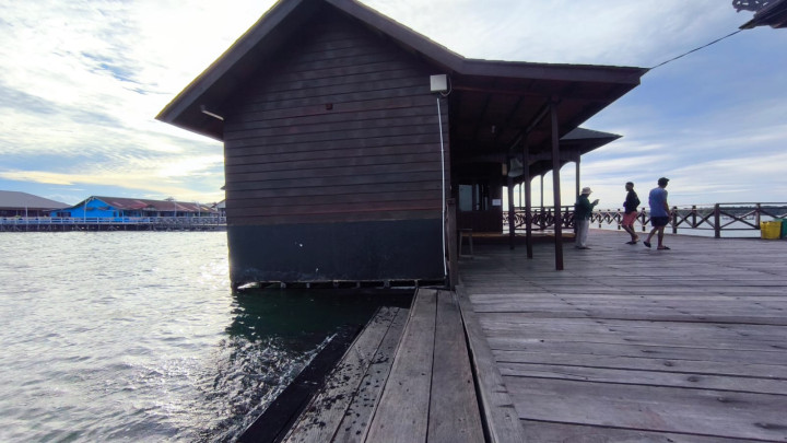 Belum Lama Diresmikan; Toilet di Pelataran Bontang Kuala Sudah Miring