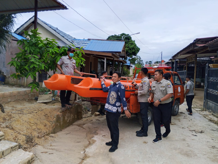 BPBD Bontang Salurkan Perahu ke Titik Rawan, Evakuasi Korban Banjir Bisa Lebih Cepat