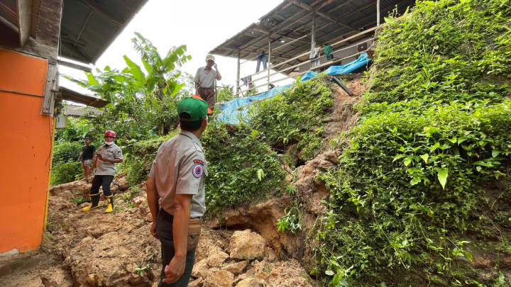 Hujan Deras Picu Longsor di Bontang, Dua Rumah Warga di Kelurahan Kanaan Terdampak
