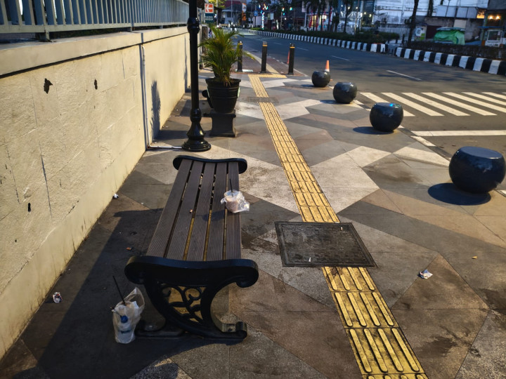 Kesadaran Buang Sampah Pada Tempatnya Minim, Tiap Pagi Sampah Berserakan di Trotoar Ahmad Yani Bontang