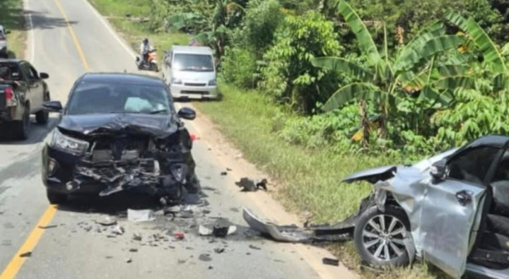Mobil Adu Banteng di Poros Samarinda Bontang