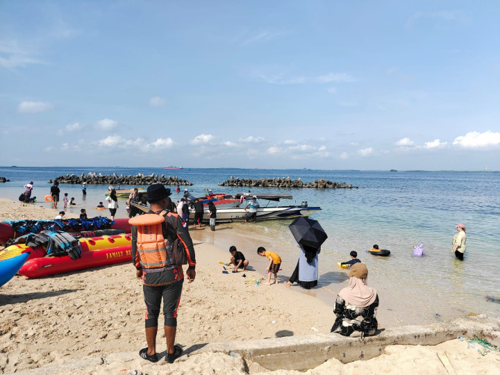 Pengunjung Pulau Beras Basah Mulai Menurun Sepekan Pasca Lebaran, BPBD Terjunkan 5 Personel Pengawasan