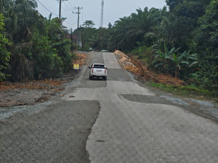 Poros Samarinda-Bontang Rusak Parah, Pemprov Kaltim Hanya Bisa Muluskan Jalur Pesisir