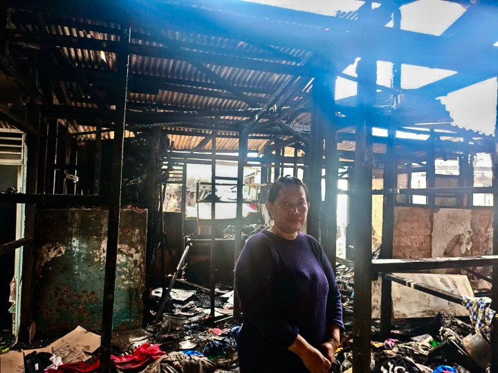 Satu Keluarga Korban Kebakaran di Bontang Bertahan di Sisa Puing Rumah; Tak Mampu Sewa Kontrakan Baru