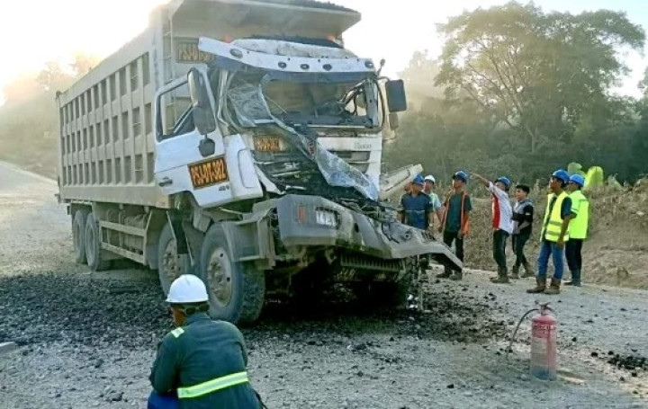 Tabrakan Truk Hauling di Jalur Debu Kubar, Dua Karyawan Tambang Tewas
