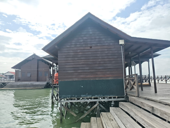 Wali Kota Neni Minta Kontraktor Segera Perbaiki Toilet yang Miring di BK