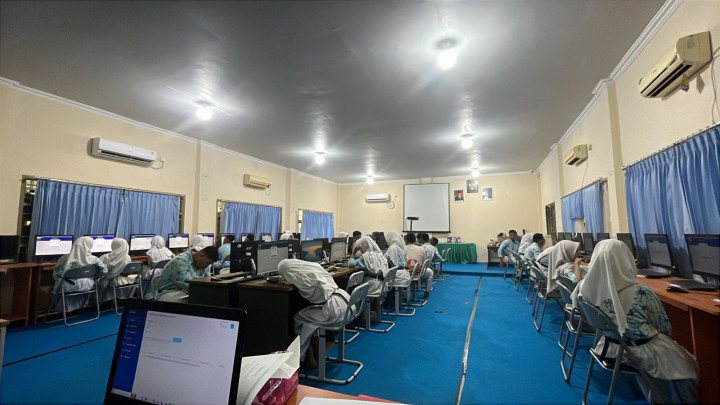 Antisipasi Gangguan Teknis saat TKA; SMPN 5 Bontang Siapkan Laptop Guru