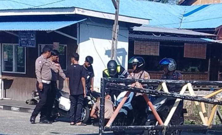 Bukannya Salat Jumat Malah Nonton Balap Liar di BK, Puluhan Remaja Dihukum Dorong Motor, Sebagian Ditilang
