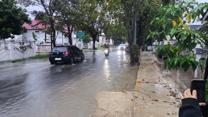 Dinas PUPR Beber Alasan Drainase Baru di Jalan Awang Long Tak Efektif saat Hujan