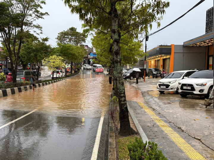 Era Fresh Bontang Modifikasi Drainase, Jalan Tergenang Banjir
