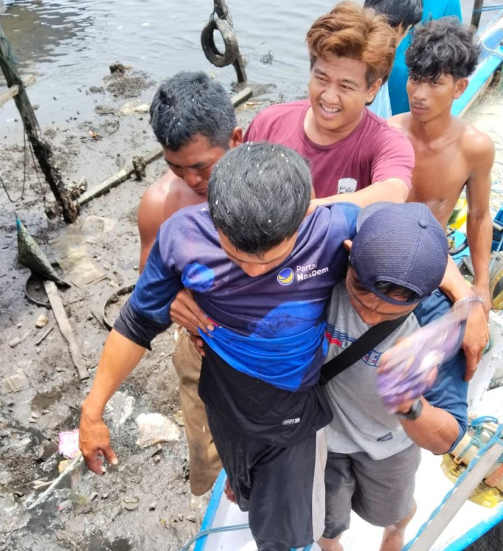 Hampir  Sepekan Terombang-Ambing di Laut, Nelayan Asal Berbas Pantai Akhirnya Pulang dengan Selamat