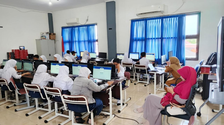 Hari Pertama TKA di SMPN 2 Bontang Berjalan Lancar; Sekolah Pakai Komputer dan Chrome Book
