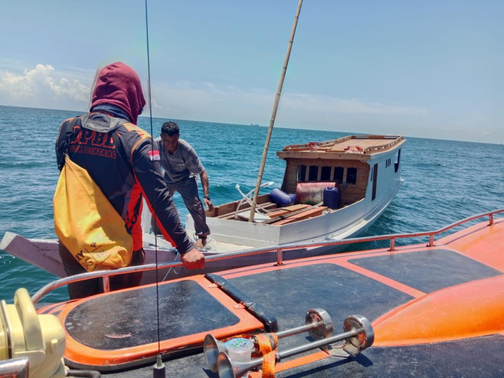 Kapal Rusak, BPBD Evakuasi Lima Warga Bontang Lestari di Perairan Laut PKT