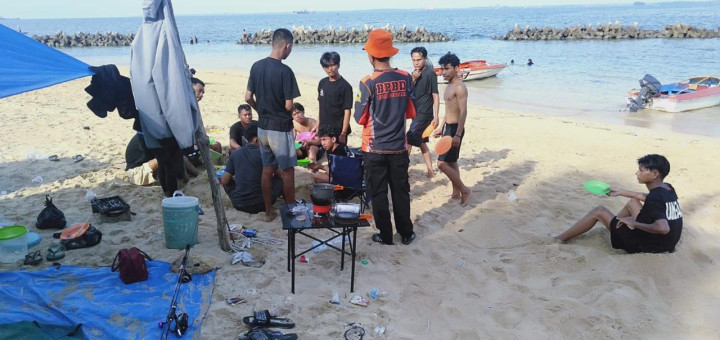 Ramai Pengunjung di Akhir Pekan, Personil BPBD Bontang Siaga di Beras Basah  