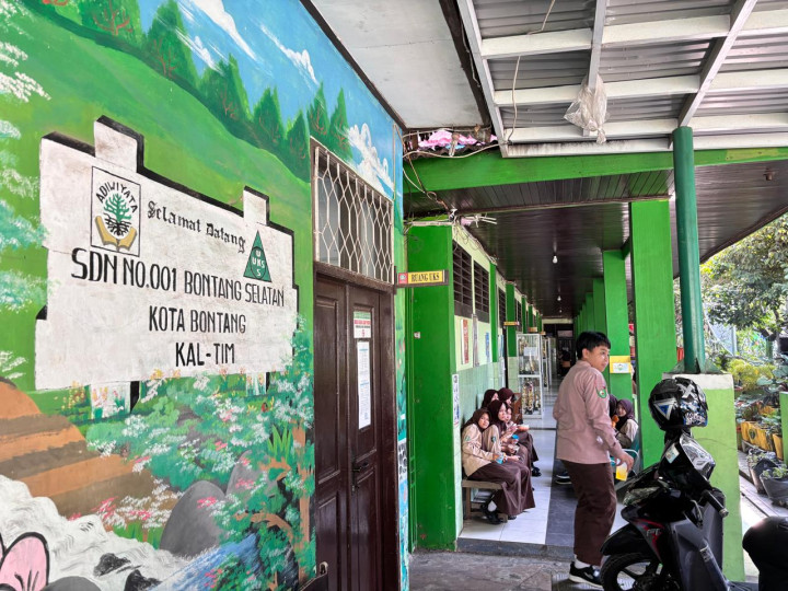 SDN 001 Bontang Selatan Gunakan Smartboard untuk Latihan Persiapan TKA