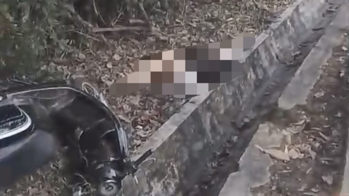 Hantam Trotoar di Jalan Tembus PKT, Perempuan Kendarai Scoopy Luka Berat dan Dilarikan ke RS 