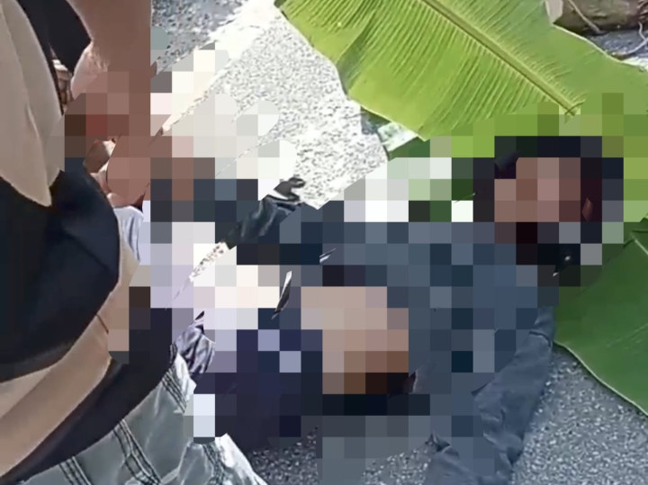 Gagal Nanjak di Tanjakan S Parman; Truk Angkut Semen Lindas Pemotor Dibelakangnya