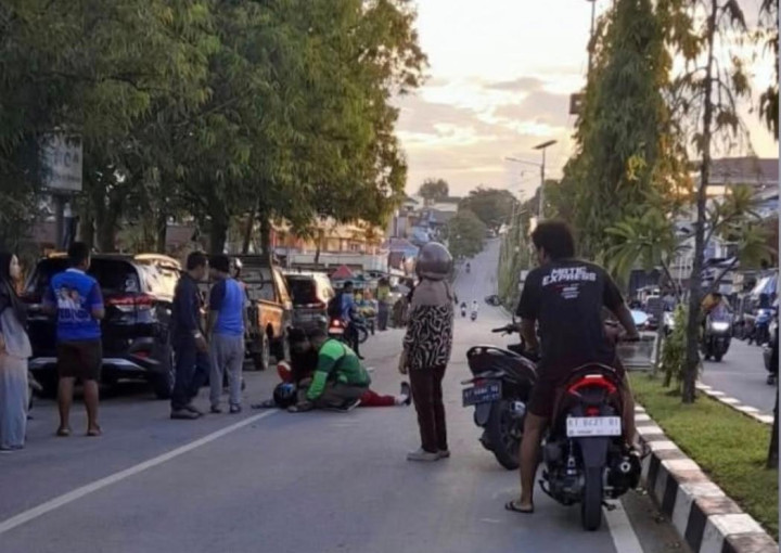 Hindari Bocil Kejar Layangan, Pemotor di Loktuan Jadi Korban hingga Tersungkur ke Aspal