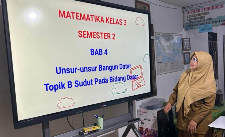 Percepat Digitalisasi Pendidikan, 5 Lembaga Non Formal di Bontang Terima Papan Interaktif