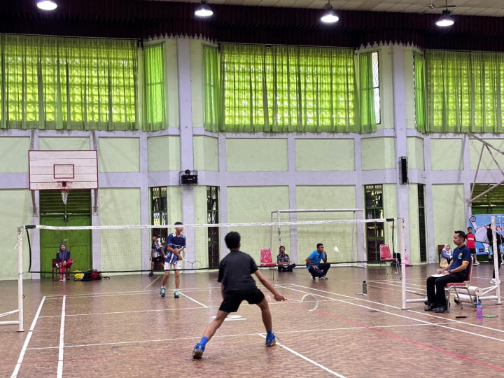 Perebutan Tiket Final, Empat Putra-Putri SMP Melaju ke Semi Final 02SN Bulu Tangkis