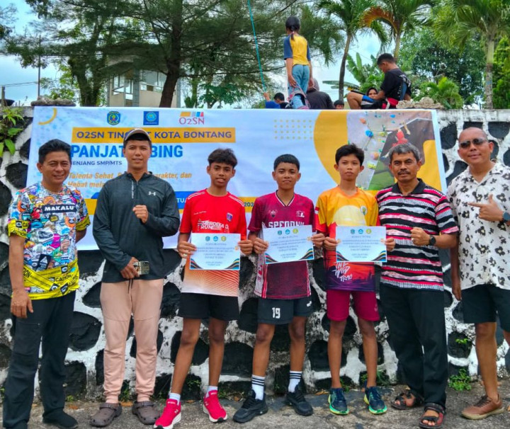 Raih Nilai Tinggi, Dua Atlet Panjat Tebing SMP Melaju ke O2SN Tingkat Provinsi 