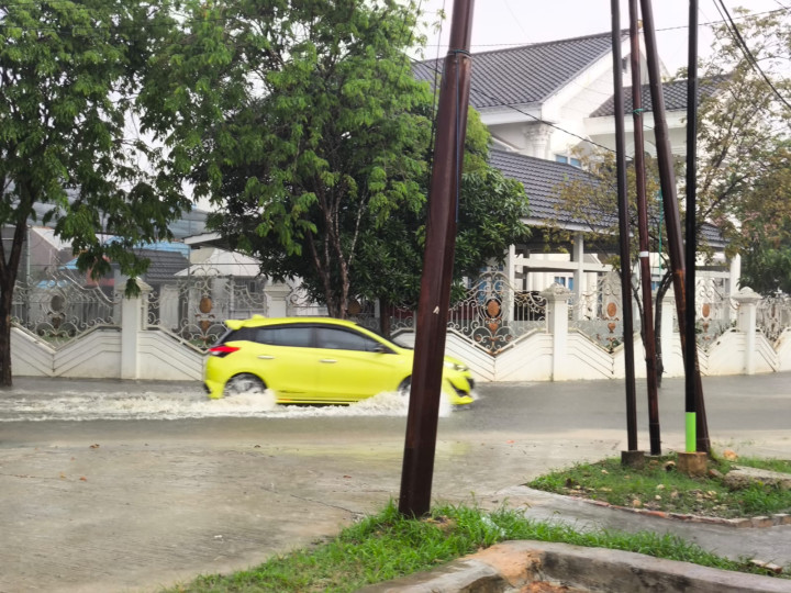 Tak Kunjung Dibangun, Lubang Saluran Drainase di Awang Long Jadi Sorotan, Banjir Masih Menghantui Warga