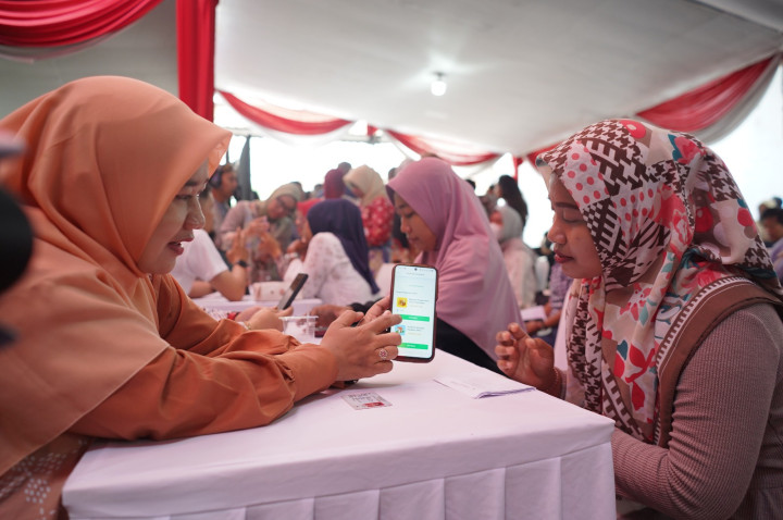Luhut Bocorkan Skema Bansos: Tak Ada Lagi Barang, Semua Berbentuk Tunai dan Diatur AI